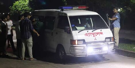 চুয়েটে উপাচার্যসহ ১১ জন ২০ ঘণ্টা অবরুদ্ধ, অচল কার্যক্রম