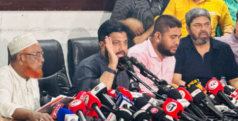 অস্ত্র হাতে মাদকবিরোধী অভিযান: সমালোচনার মুখে মন্ত্রিত্ব ছাড়লেন ইশরাক