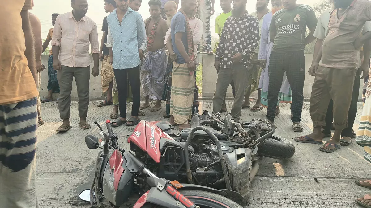 প্রাণ হারাল চালক ও আরোহী