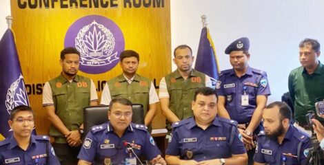 মোবাইল-স্বর্ণালংকার নিয়ে নিখোঁজ কুমিল্লার ৪ স্কুলছাত্রী:  পুলিশের তৎপরতায় উদ্ধার