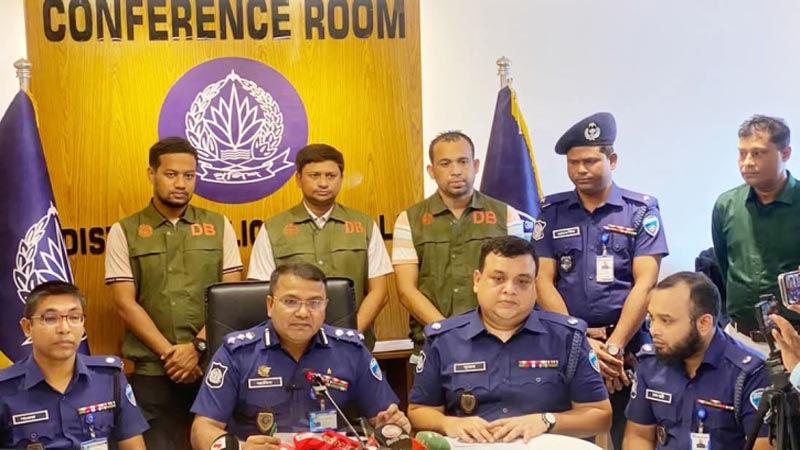 মোবাইল-স্বর্ণালংকার নিয়ে নিখোঁজ কুমিল্লার ৪ স্কুলছাত্রী:  পুলিশের তৎপরতায় উদ্ধার