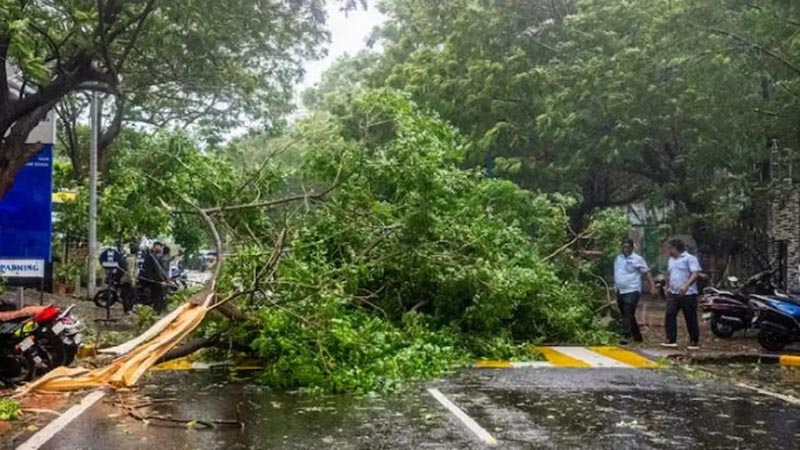 অন্ধ্রপ্রদেশে আঘাত হানল ঘূর্ণিঝড় ‘অর্ণব : ব্যাপক ক্ষয়ক্ষতির আশঙ্কা