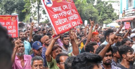 বিদ্যুৎসংযোগ বিচ্ছিন্নের প্রতিবাদে রাজধানীতে অটোরিকশাচালকদের সড়ক অবরোধ