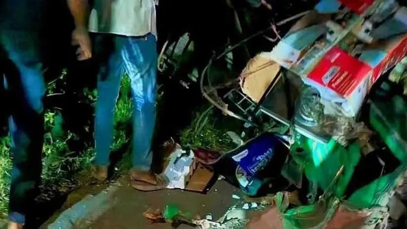 চট্টগ্রামে বাস-অটোরিকশার মুখোমুখি সংঘর্ষ: প্রাণ গেল দুজনের, আহত ১