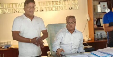 তালা ভেঙে চুয়েটের প্রশাসনিক ভবনে প্রবেশ নতুন ভিসির