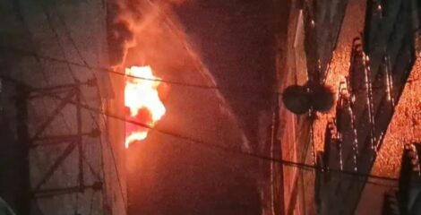 ১২ ঘণ্টা চেষ্টায় নিয়ন্ত্রণে চকবাজারের আগুন