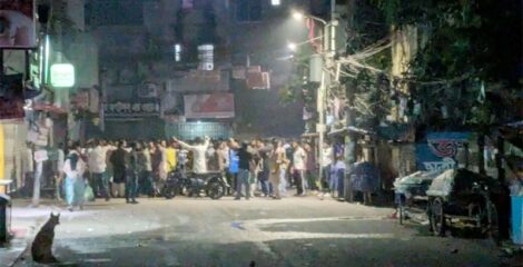 জিগাতলায় ঢাকা কলেজছাত্র ও স্থানীয়দের সংঘর্ষ: হোস্টেল ভাঙচুর