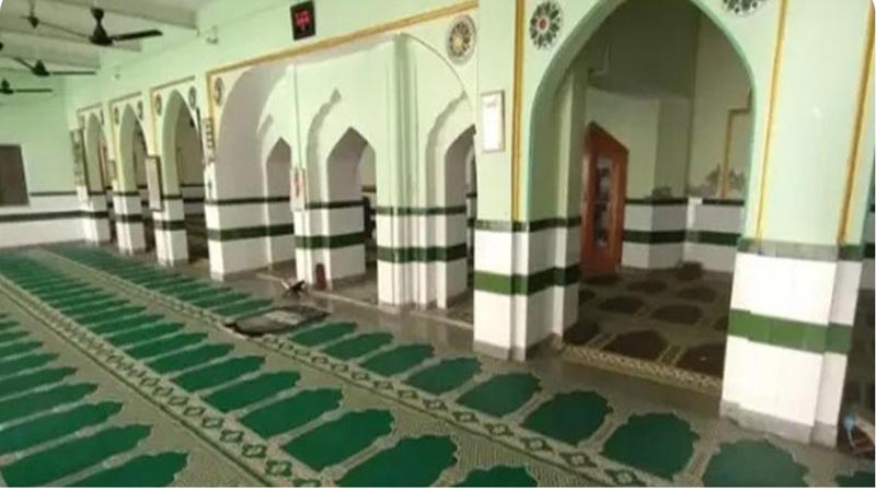 মোদির বাসভবনের পাশের ঐতিহাসিক রেসকোর্স মসজিদ ৬ দিনের মধ্যে খালি করার নির্দেশ