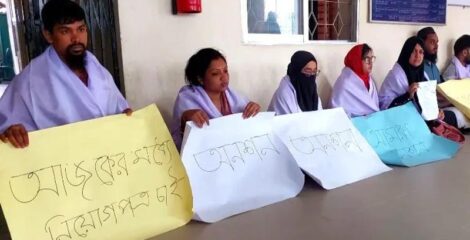 দীর্ঘ অনিশ্চয়তা কাটিয়ে নিয়োগপত্র পেলেন ২০ প্রাথমিক শিক্ষক প্রার্থী