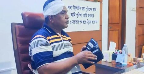 ধর্ষণচেষ্টার আসামিকে ধরতে গিয়ে হামলার শিকার ওসি, ইটপাটকেলে গুরুতর আহত