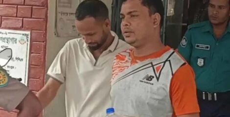 রংপুরে আবাসিক হোটেলে অভিযান: ইয়াবাসহ আটক দুই পুলিশ সদস্য