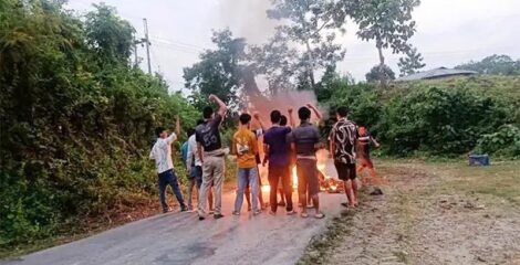 সাজেক সড়কে সশস্ত্র অবরোধ ও গোলাগুলি: থমথমে পরিস্থিতি, অবরুদ্ধ পর্যটকরা