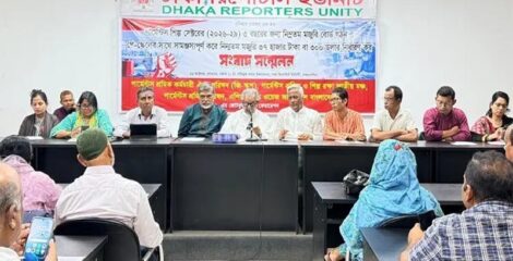 পোশাকশ্রমিকদের ন্যূনতম মজুরি ৩৭ হাজার টাকা করার দাবি শ্রমিক ফেডারেশনের