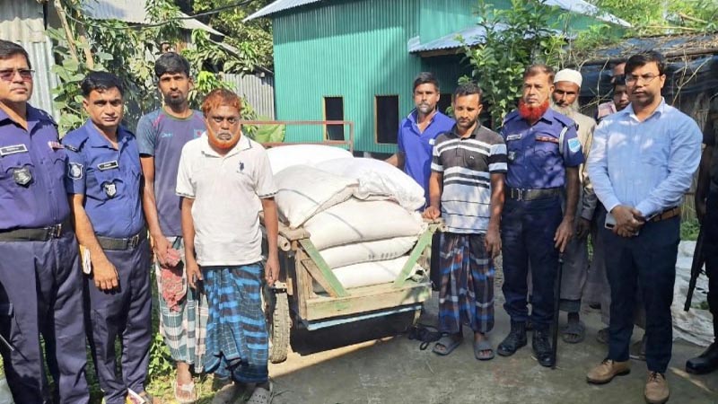 অবৈধভাবে সার পাচারের দায়ে মানিকগঞ্জে ডিলারকে ২ লাখ টাকা জরিমানা