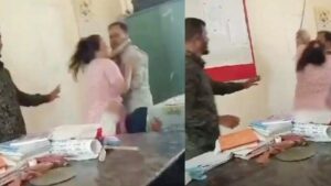 স্কুলের ভেতরেই হাতাহাতিতে জড়িয়ে পড়েছে  প্রধান শিক্ষক ও সহকারী শিক্ষক